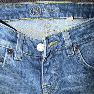 bebe Relaxed Fit Denim capri jeans
